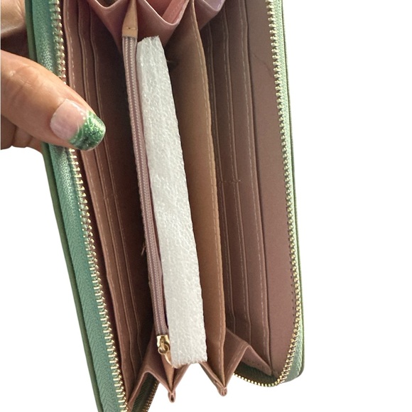 Green Wallet & Matching Watch Set - Picture 7 of 9